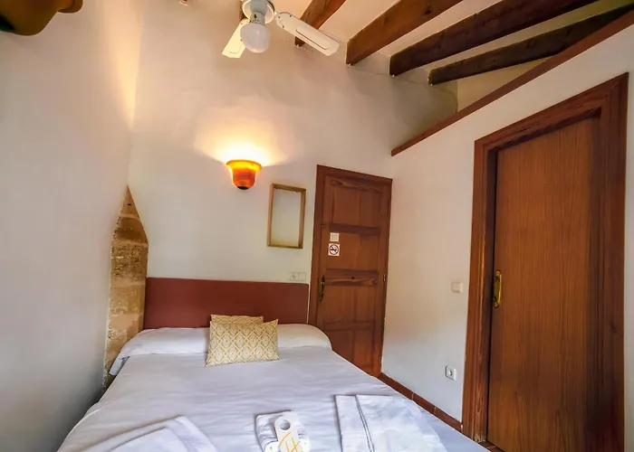 Petit Hotel Hostatgeria La Victoria
